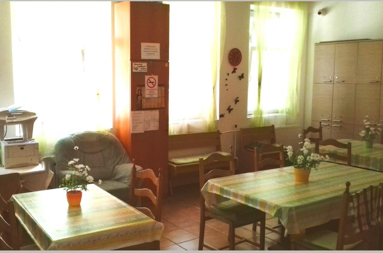 Romzsa Todor Kollegium Pansiyon Segedin Dış mekan fotoğraf