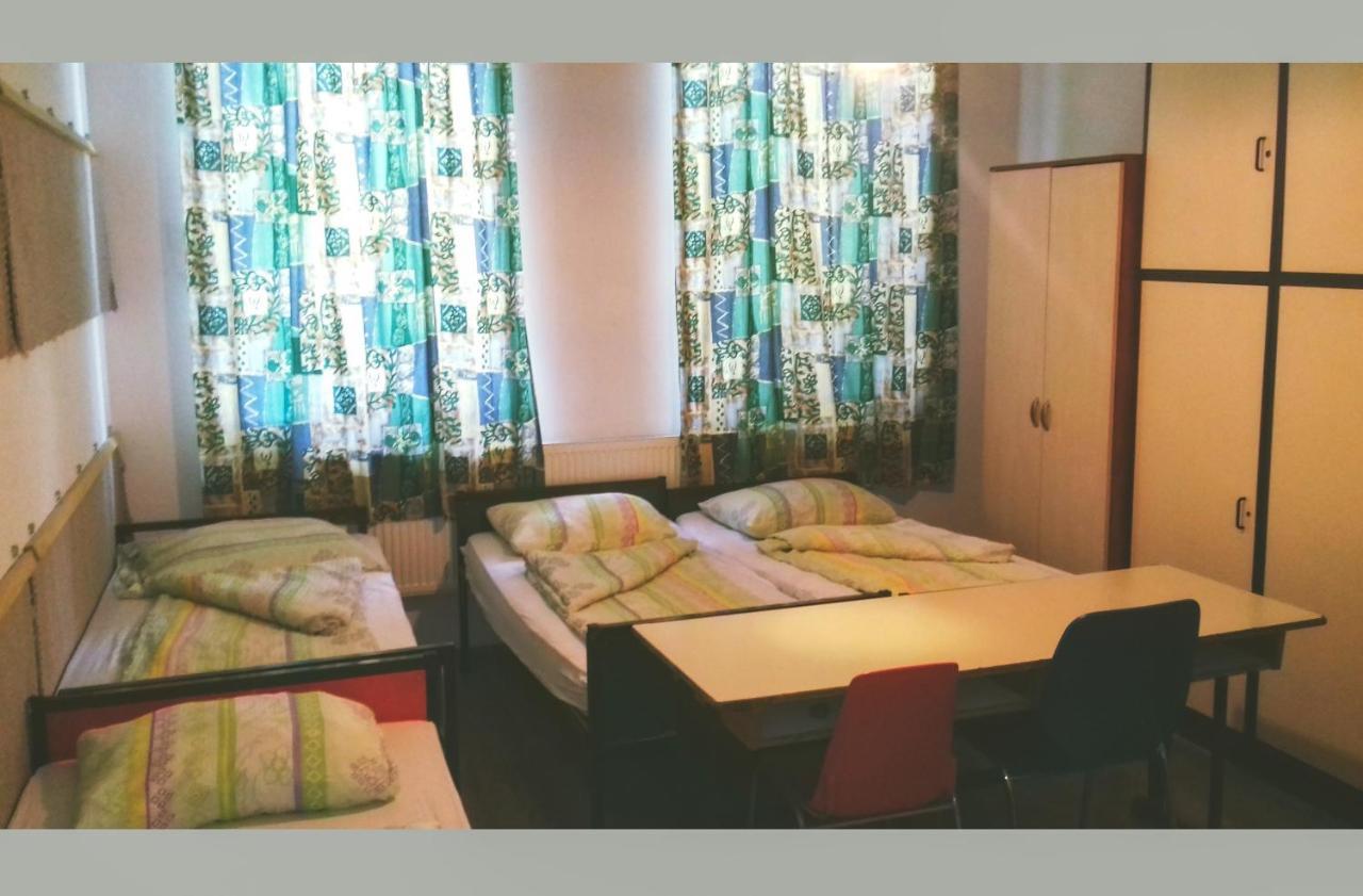 Romzsa Todor Kollegium Pansiyon Segedin Dış mekan fotoğraf